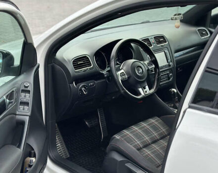 Фольксваген Гольф ГТИ 2010 в Кропивницком (Кировограде) на Automoto.ua Белый Фольксваген Гольф ГТИ, объемом двигателя 1.98 л и пробегом 213 тыс. км за 9700 $, фото 18 на Automoto.ua