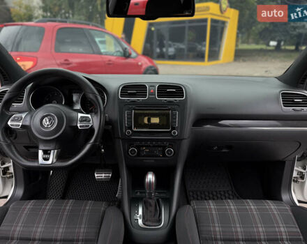 Белый Фольксваген Гольф ГТИ, объемом двигателя 2 л и пробегом 228 тыс. км за 9999 $, фото 11 на Automoto.ua