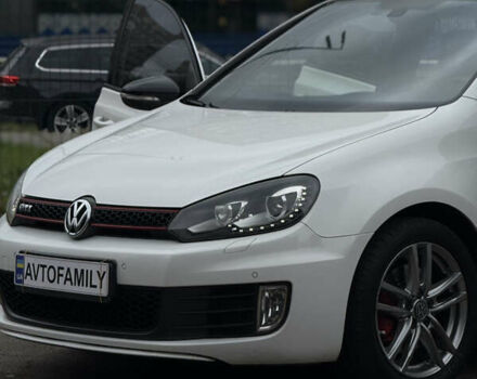 Белый Фольксваген Гольф ГТИ, объемом двигателя 2 л и пробегом 228 тыс. км за 9999 $, фото 16 на Automoto.ua