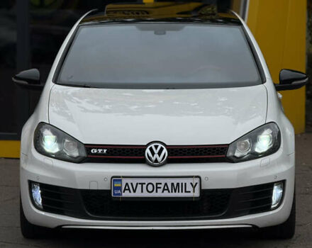 Белый Фольксваген Гольф ГТИ, объемом двигателя 2 л и пробегом 228 тыс. км за 9999 $, фото 1 на Automoto.ua