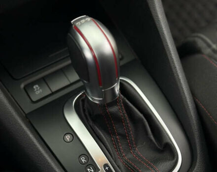 Белый Фольксваген Гольф ГТИ, объемом двигателя 2 л и пробегом 228 тыс. км за 9999 $, фото 27 на Automoto.ua