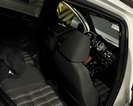 Белый Фольксваген Гольф ГТИ, объемом двигателя 1.98 л и пробегом 259 тыс. км за 8888 $, фото 19 на Automoto.ua