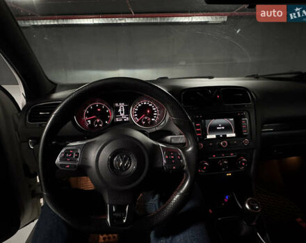 Белый Фольксваген Гольф ГТИ, объемом двигателя 1.98 л и пробегом 259 тыс. км за 8888 $, фото 15 на Automoto.ua