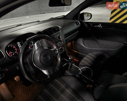 Белый Фольксваген Гольф ГТИ, объемом двигателя 1.98 л и пробегом 259 тыс. км за 8888 $, фото 14 на Automoto.ua