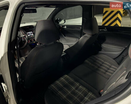 Белый Фольксваген Гольф ГТИ, объемом двигателя 1.98 л и пробегом 259 тыс. км за 8888 $, фото 16 на Automoto.ua