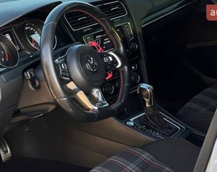 Білий Фольксваген Гольф ГТІ, об'ємом двигуна 1.98 л та пробігом 194 тис. км за 15700 $, фото 14 на Automoto.ua