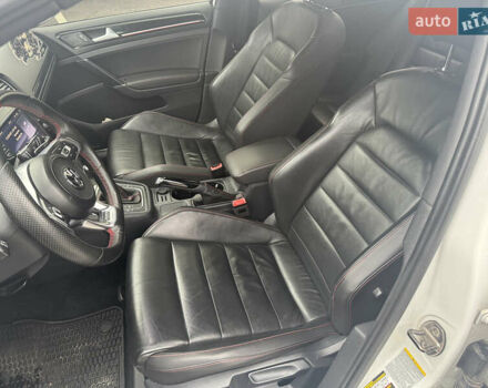 Белый Фольксваген Гольф ГТИ, объемом двигателя 1.98 л и пробегом 183 тыс. км за 13999 $, фото 16 на Automoto.ua