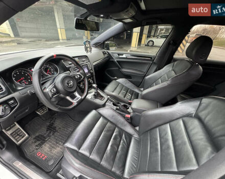 Белый Фольксваген Гольф ГТИ, объемом двигателя 1.98 л и пробегом 183 тыс. км за 13999 $, фото 18 на Automoto.ua