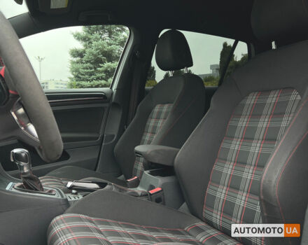 Белый Фольксваген Гольф ГТИ, объемом двигателя 2 л и пробегом 65 тыс. км за 14600 $, фото 12 на Automoto.ua