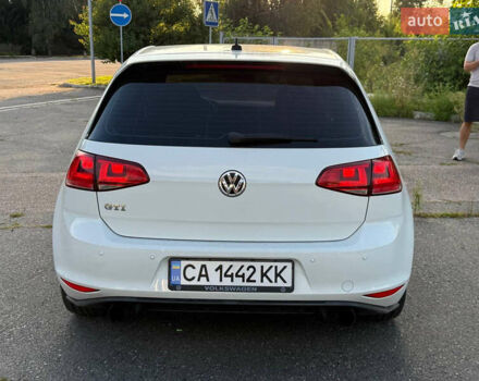 Белый Фольксваген Гольф ГТИ, объемом двигателя 1.98 л и пробегом 186 тыс. км за 13000 $, фото 4 на Automoto.ua