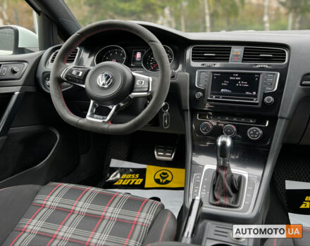 Белый Фольксваген Гольф ГТИ, объемом двигателя 2 л и пробегом 65 тыс. км за 14600 $, фото 11 на Automoto.ua