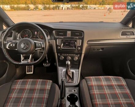 Білий Фольксваген Гольф ГТІ, об'ємом двигуна 1.98 л та пробігом 105 тис. км за 15000 $, фото 15 на Automoto.ua