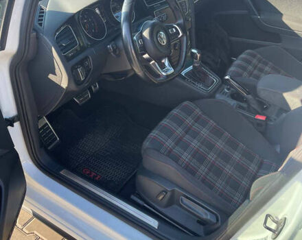 Белый Фольксваген Гольф ГТИ, объемом двигателя 1.98 л и пробегом 75 тыс. км за 15000 $, фото 6 на Automoto.ua