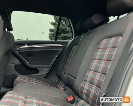 Белый Фольксваген Гольф ГТИ, объемом двигателя 2 л и пробегом 65 тыс. км за 14600 $, фото 9 на Automoto.ua