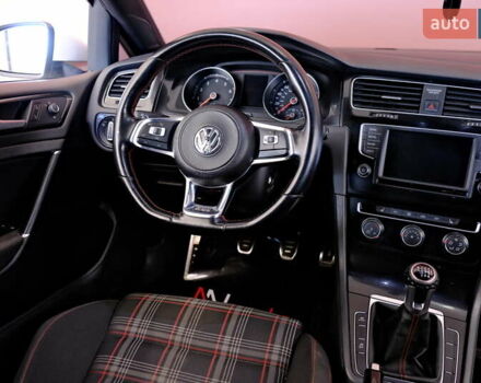 Белый Фольксваген Гольф ГТИ, объемом двигателя 2 л и пробегом 194 тыс. км за 11900 $, фото 39 на Automoto.ua