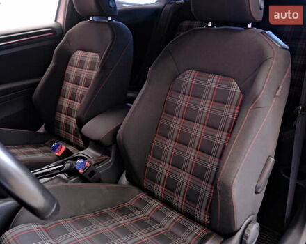 Белый Фольксваген Гольф ГТИ, объемом двигателя 2 л и пробегом 194 тыс. км за 11900 $, фото 31 на Automoto.ua