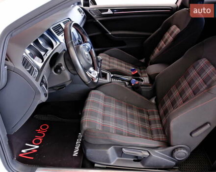 Белый Фольксваген Гольф ГТИ, объемом двигателя 2 л и пробегом 194 тыс. км за 11900 $, фото 29 на Automoto.ua