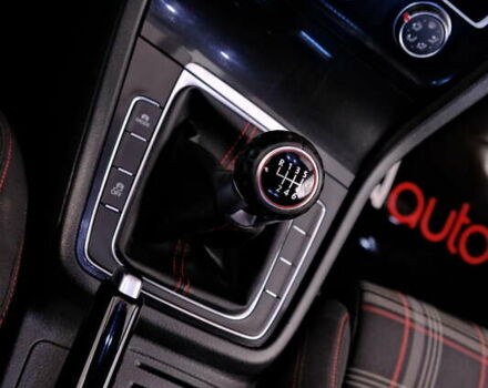 Белый Фольксваген Гольф ГТИ, объемом двигателя 2 л и пробегом 194 тыс. км за 11900 $, фото 20 на Automoto.ua