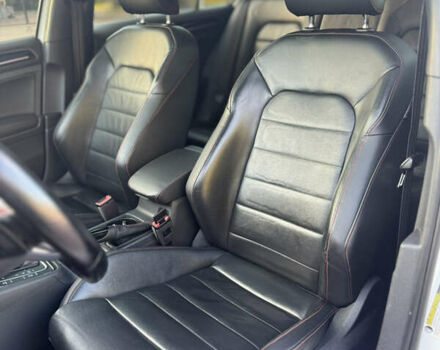 Белый Фольксваген Гольф ГТИ, объемом двигателя 2 л и пробегом 171 тыс. км за 13500 $, фото 12 на Automoto.ua