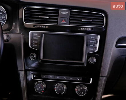 Белый Фольксваген Гольф ГТИ, объемом двигателя 2 л и пробегом 194 тыс. км за 11900 $, фото 41 на Automoto.ua