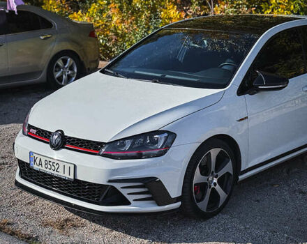 Белый Фольксваген Гольф ГТИ, объемом двигателя 2 л и пробегом 137 тыс. км за 17500 $, фото 3 на Automoto.ua