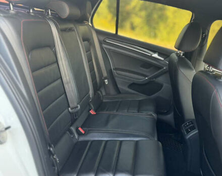 Белый Фольксваген Гольф ГТИ, объемом двигателя 2 л и пробегом 171 тыс. км за 13500 $, фото 18 на Automoto.ua