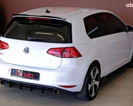 Белый Фольксваген Гольф ГТИ, объемом двигателя 2 л и пробегом 194 тыс. км за 11900 $, фото 4 на Automoto.ua