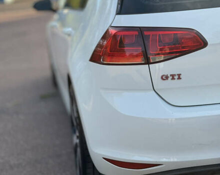 Белый Фольксваген Гольф ГТИ, объемом двигателя 2 л и пробегом 171 тыс. км за 13500 $, фото 7 на Automoto.ua