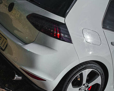 Белый Фольксваген Гольф ГТИ, объемом двигателя 2 л и пробегом 137 тыс. км за 17500 $, фото 9 на Automoto.ua