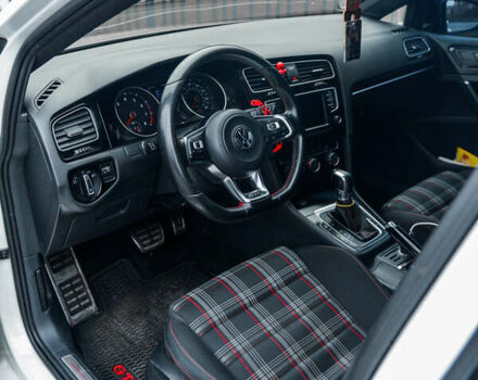 Белый Фольксваген Гольф ГТИ, объемом двигателя 1.98 л и пробегом 104 тыс. км за 13900 $, фото 15 на Automoto.ua