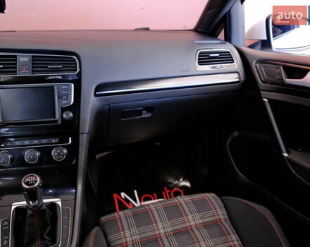 Белый Фольксваген Гольф ГТИ, объемом двигателя 2 л и пробегом 194 тыс. км за 11900 $, фото 40 на Automoto.ua