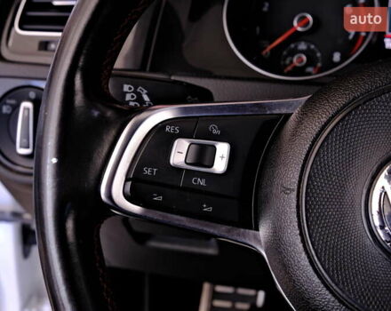 Белый Фольксваген Гольф ГТИ, объемом двигателя 2 л и пробегом 194 тыс. км за 11900 $, фото 26 на Automoto.ua