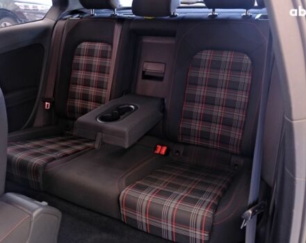 Белый Фольксваген Гольф ГТИ, объемом двигателя 2 л и пробегом 194 тыс. км за 11900 $, фото 7 на Automoto.ua