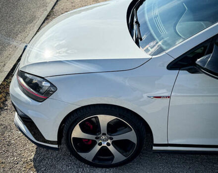 Белый Фольксваген Гольф ГТИ, объемом двигателя 2 л и пробегом 137 тыс. км за 17500 $, фото 5 на Automoto.ua