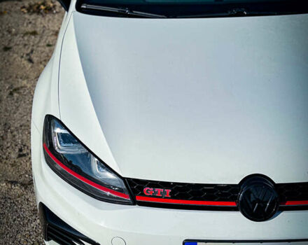 Белый Фольксваген Гольф ГТИ, объемом двигателя 2 л и пробегом 137 тыс. км за 17500 $, фото 1 на Automoto.ua