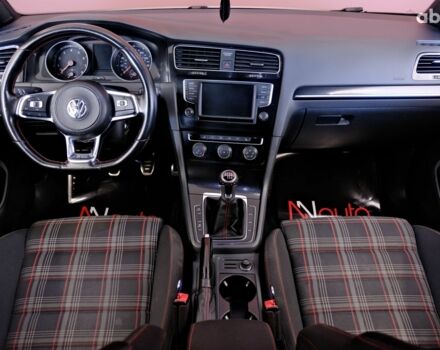 Белый Фольксваген Гольф ГТИ, объемом двигателя 2 л и пробегом 194 тыс. км за 11900 $, фото 6 на Automoto.ua