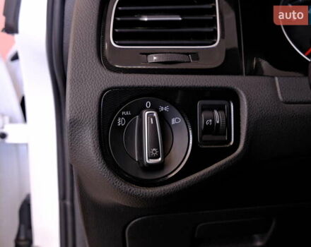 Белый Фольксваген Гольф ГТИ, объемом двигателя 2 л и пробегом 194 тыс. км за 11900 $, фото 19 на Automoto.ua