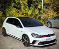 Белый Фольксваген Гольф ГТИ, объемом двигателя 2 л и пробегом 137 тыс. км за 17500 $, фото 2 на Automoto.ua