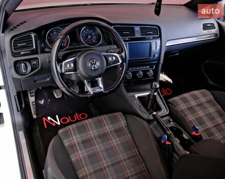 Белый Фольксваген Гольф ГТИ, объемом двигателя 2 л и пробегом 194 тыс. км за 11900 $, фото 30 на Automoto.ua