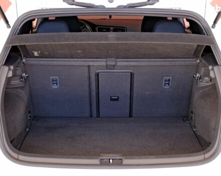 Белый Фольксваген Гольф ГТИ, объемом двигателя 2 л и пробегом 194 тыс. км за 11900 $, фото 8 на Automoto.ua