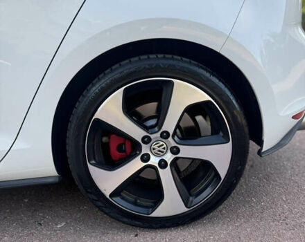 Белый Фольксваген Гольф ГТИ, объемом двигателя 2 л и пробегом 171 тыс. км за 13500 $, фото 14 на Automoto.ua