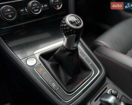 Белый Фольксваген Гольф ГТИ, объемом двигателя 1.98 л и пробегом 42 тыс. км за 17900 $, фото 28 на Automoto.ua