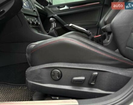 Белый Фольксваген Гольф ГТИ, объемом двигателя 1.98 л и пробегом 42 тыс. км за 17900 $, фото 17 на Automoto.ua