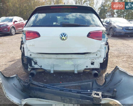 Белый Фольксваген Гольф ГТИ, объемом двигателя 2 л и пробегом 131 тыс. км за 4900 $, фото 7 на Automoto.ua