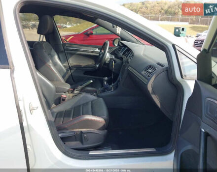 Белый Фольксваген Гольф ГТИ, объемом двигателя 2 л и пробегом 131 тыс. км за 4900 $, фото 8 на Automoto.ua