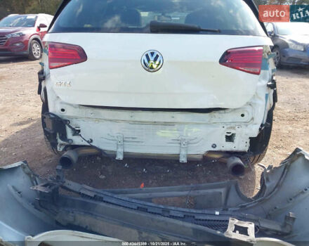 Белый Фольксваген Гольф ГТИ, объемом двигателя 2 л и пробегом 131 тыс. км за 4900 $, фото 6 на Automoto.ua