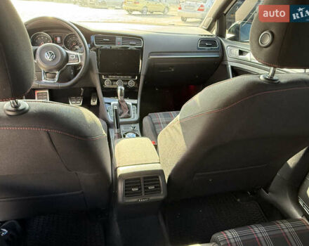 Белый Фольксваген Гольф ГТИ, объемом двигателя 1.98 л и пробегом 56 тыс. км за 20000 $, фото 15 на Automoto.ua