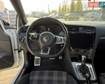 Белый Фольксваген Гольф ГТИ, объемом двигателя 1.98 л и пробегом 56 тыс. км за 20000 $, фото 17 на Automoto.ua