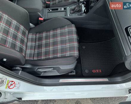 Белый Фольксваген Гольф ГТИ, объемом двигателя 1.98 л и пробегом 65 тыс. км за 25400 $, фото 19 на Automoto.ua