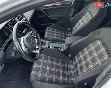 Белый Фольксваген Гольф ГТИ, объемом двигателя 1.98 л и пробегом 65 тыс. км за 25400 $, фото 32 на Automoto.ua